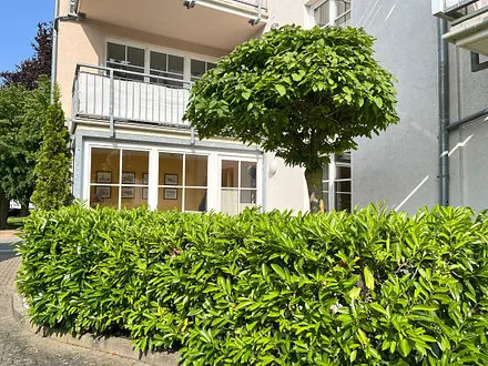 Separater Eingang mit kleiner Terrasse - Mit Nachmittags- und Abendsonne