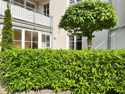 Kleine Terrasse mit Nachmittag- und Abendsonne