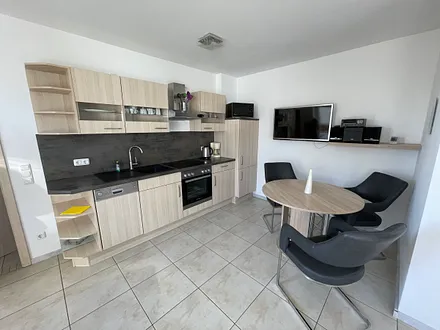 Küchenzeile mit Essecke