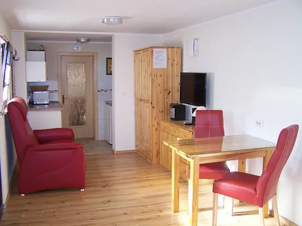 Ledersofa, Tür zum Bad