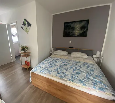 Schlafzimmer mit Bad