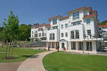 Blick vom Grünen auf das Haus Meeresblick