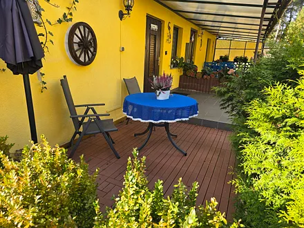 Eingang mit Terrasse