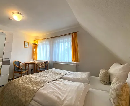 Wohn-, Schlaf- und Essbereich