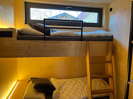 Kinderzimmer mit Doppelstockbett (mit Jalousie)