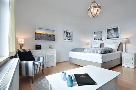 Wohnbereich mit Boxspringbett