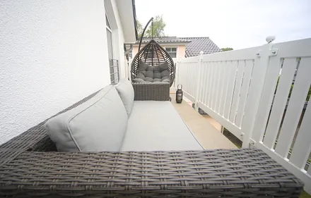 Balkon vom Schlafzimmer aus.