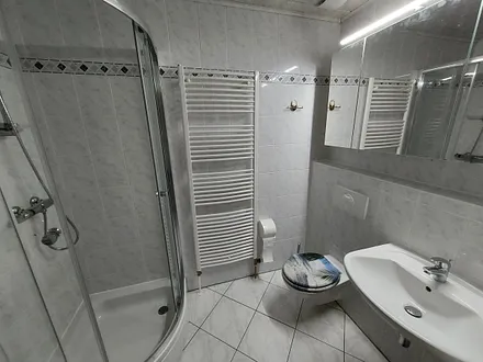 Toilette und  Dusche