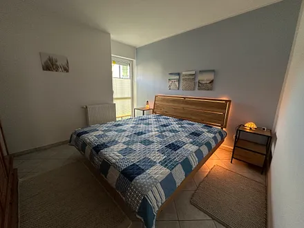 Schlafzimmer mit Doppelbett