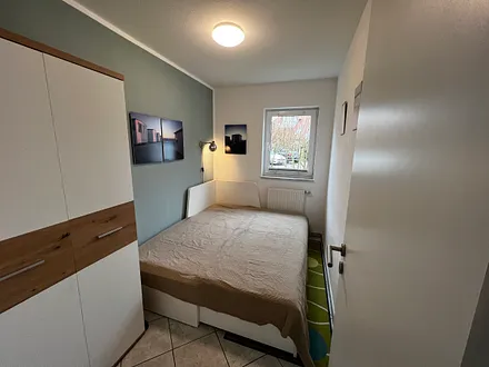 2. Schlafzimmer mit Bett zum Ausziehen 