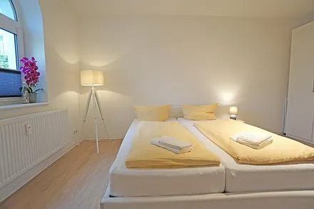 Schlafzimmer mit Doppelbett