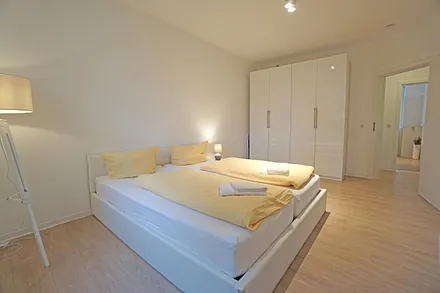 Schlafzimmer mit Doppelbett