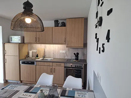 Küche mit Geschirrspüler