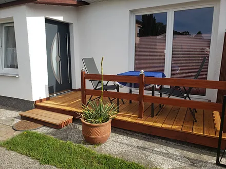 Eingangsbereich Terrasse mit Blick auf den Gothensee