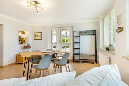 Blick von der Veranda zur Terrasse.