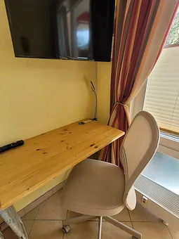 Schlafzimmer - Schreibtisch mit incl. Wlan. Homeoffice fähig