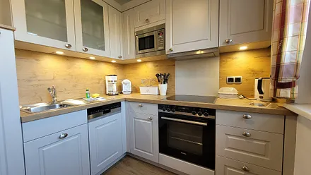 Sehr gut eingerichtete Einbauküche