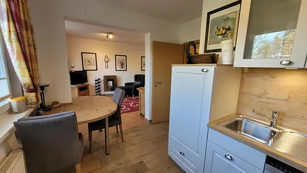 Sehr gute eingerichtete Einbauküche. 