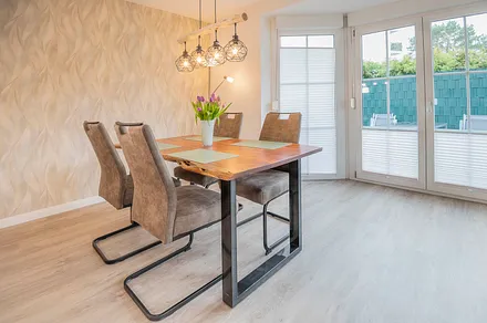 Esstisch für bis zu 6 Personen