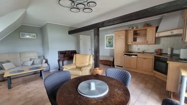 30 m² Wohnzimmer mit kompletter Einbauküche