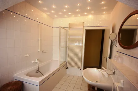 Badezimmer mit Sternenhimmel