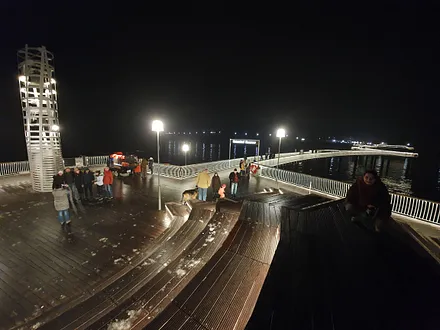 Seebrücke bei Nacht