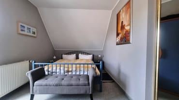 Schlafzimmer mit Doppelbett 160cm