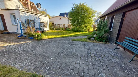 Hof bei Haus Imke und Haus Nele