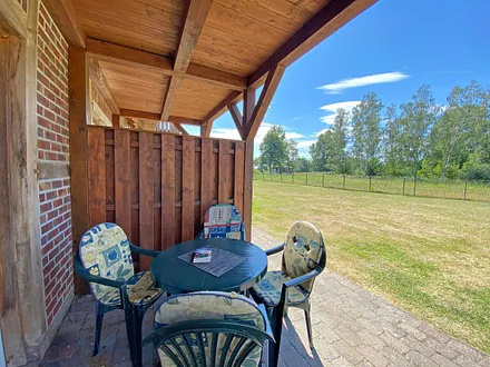 überdachte Terrasse (vom Wohnbereich begehbar)