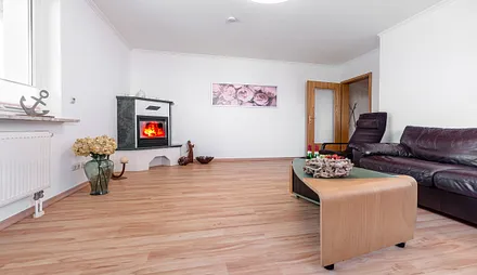 Wohnzimmer mit Bio-Kamin