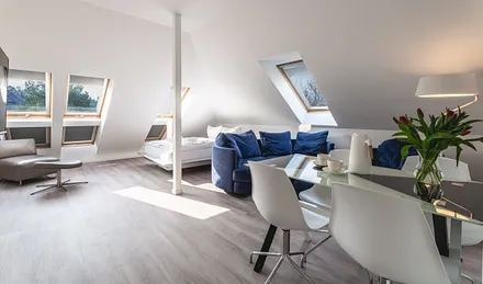 Wohn/Schlafzimmer mit Biokamin