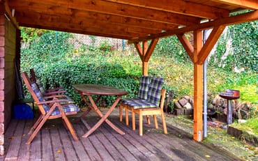 Aussenansicht mit Terrasse