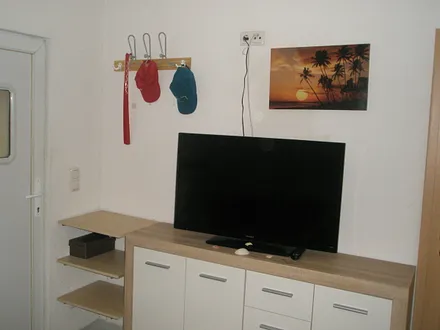 Sideboard mit Fernseher