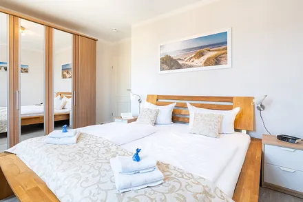 1. Schlafzimmer mit Doppelbett