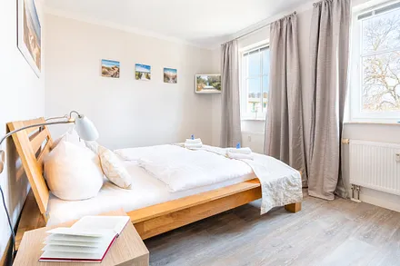 1. Schlafzimmer mit Doppelbett