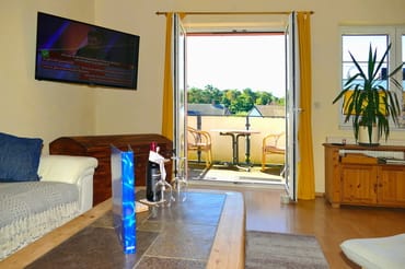 Wohnzimmer mit Balkon