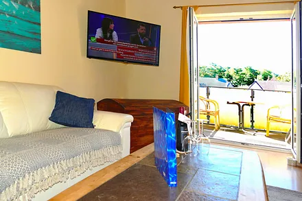 Wohnzimmer mit Balkon