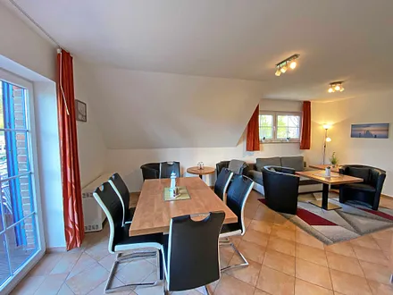 Esstisch mit Stühlen