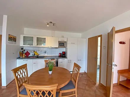 Esstisch mit Stühlen