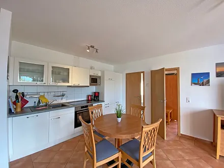 Esstisch mit Stühlen