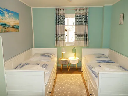 Schlafzimmer 3 mit Einzelbetten 90x200