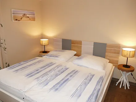 Schlafzimmer 1 mit Doppelbett 180x200