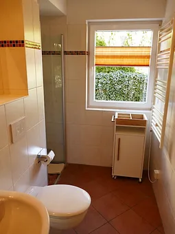 Badezimmer mit Dusche