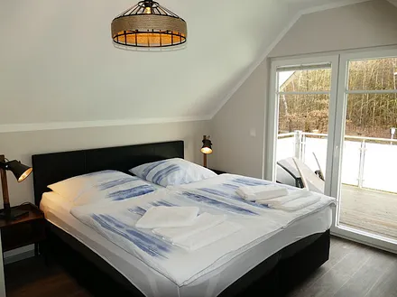 Schlafzimmer 5 mit Boxspringbett 180 x 200 cm