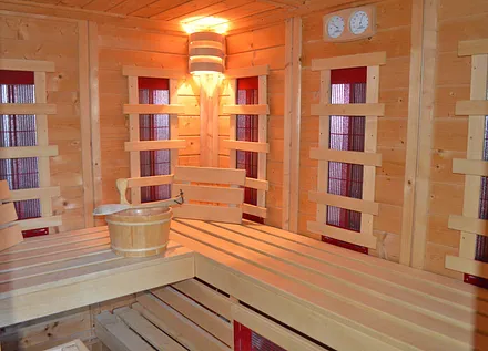 Sauna im Badezimmer mit IR-Heizung