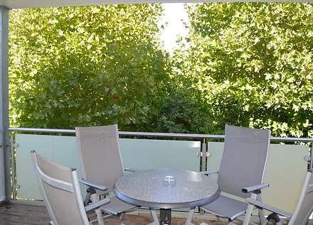 Balkon mit Sitzmöbeln