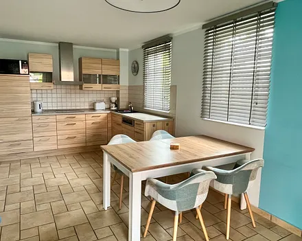 Esszimmer mit Küchenzeile