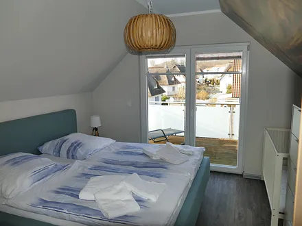 Schlafzimmer 1 mit Doppelbett 180 x 200 cm