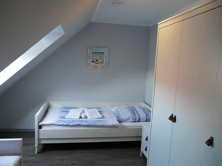 Schlafzimmer 2 mit 2 Einzelbetten 90 x 200 cm