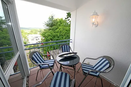 überdachter Balkon (vom Wohnbereich erreichbar)